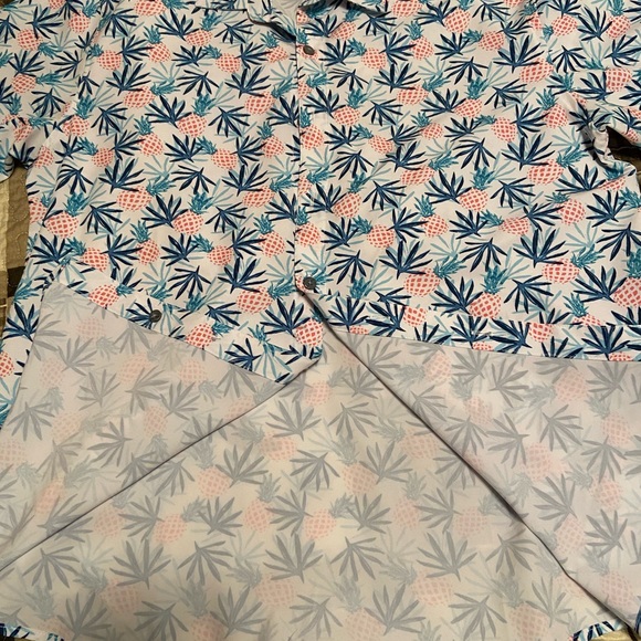Nickel and Iron Men’s Button Down Pineapple Short Sleeve Shirt - Picture 6 of 6
